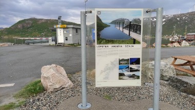 Brensholmen dur la route du 26 ème jour : petit port éloigné de 41 km de Tromso. Retour au calme pour une traversée vers Senja prévue à 19h.